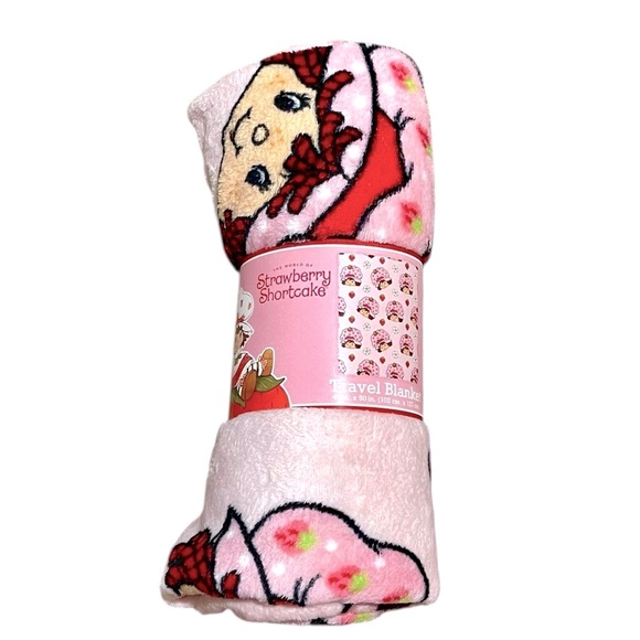 Strawberry Shortcake Pink Travel Blanket - Picture 1 of 3